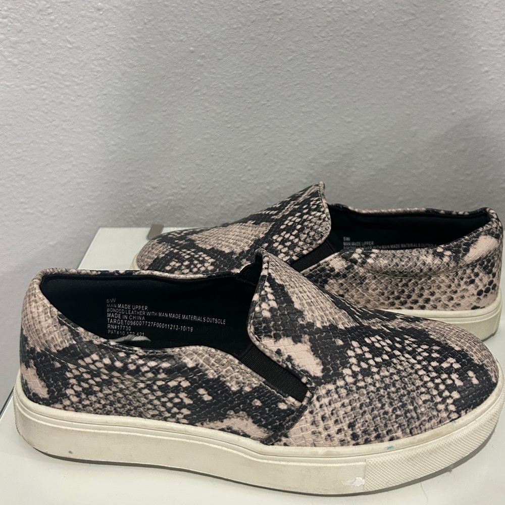 A new day snake print slip on sneakers, casual! size 5